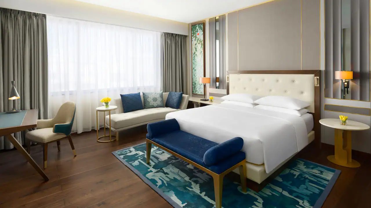 Grand-Hyatt-Al-Khobar-P025-Grand-Suite-Bedroom.16x9.webp